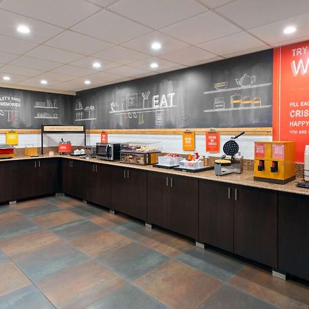 Hampton Inn Buffalo-Airport Galleria Mall Чиктовага Экстерьер фото