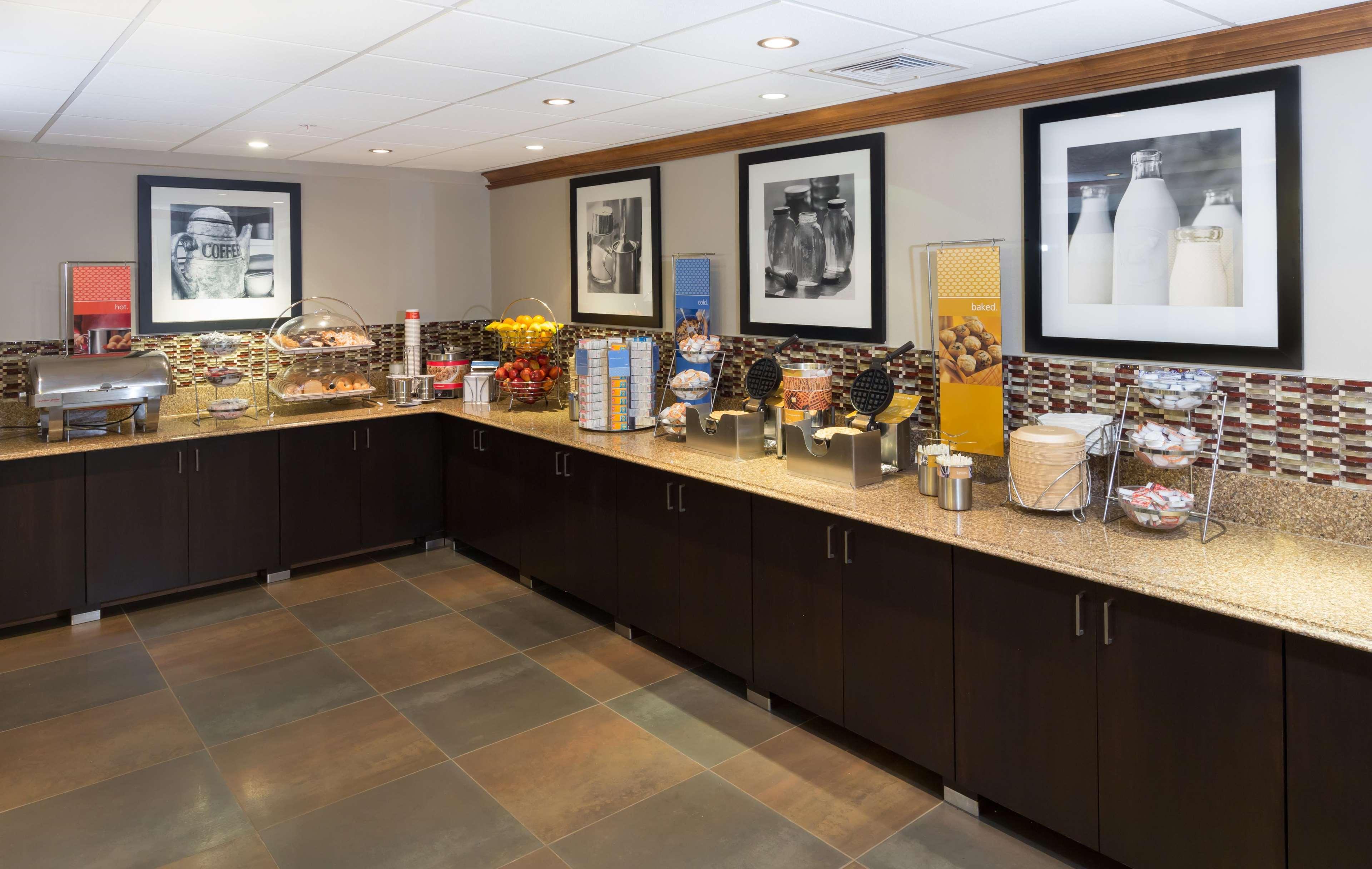 Hampton Inn Buffalo-Airport Galleria Mall Чиктовага Экстерьер фото