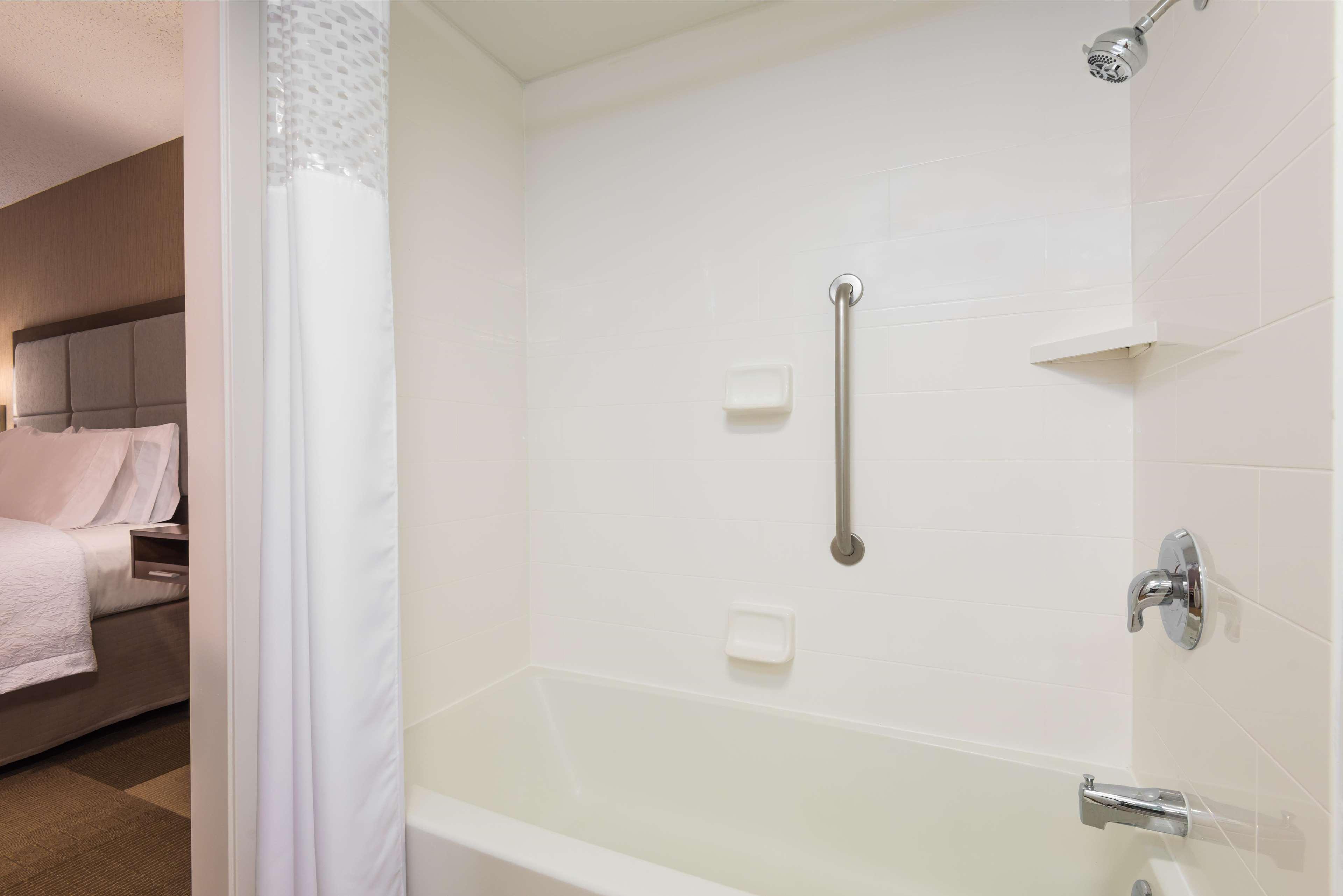 Hampton Inn Buffalo-Airport Galleria Mall Чиктовага Экстерьер фото
