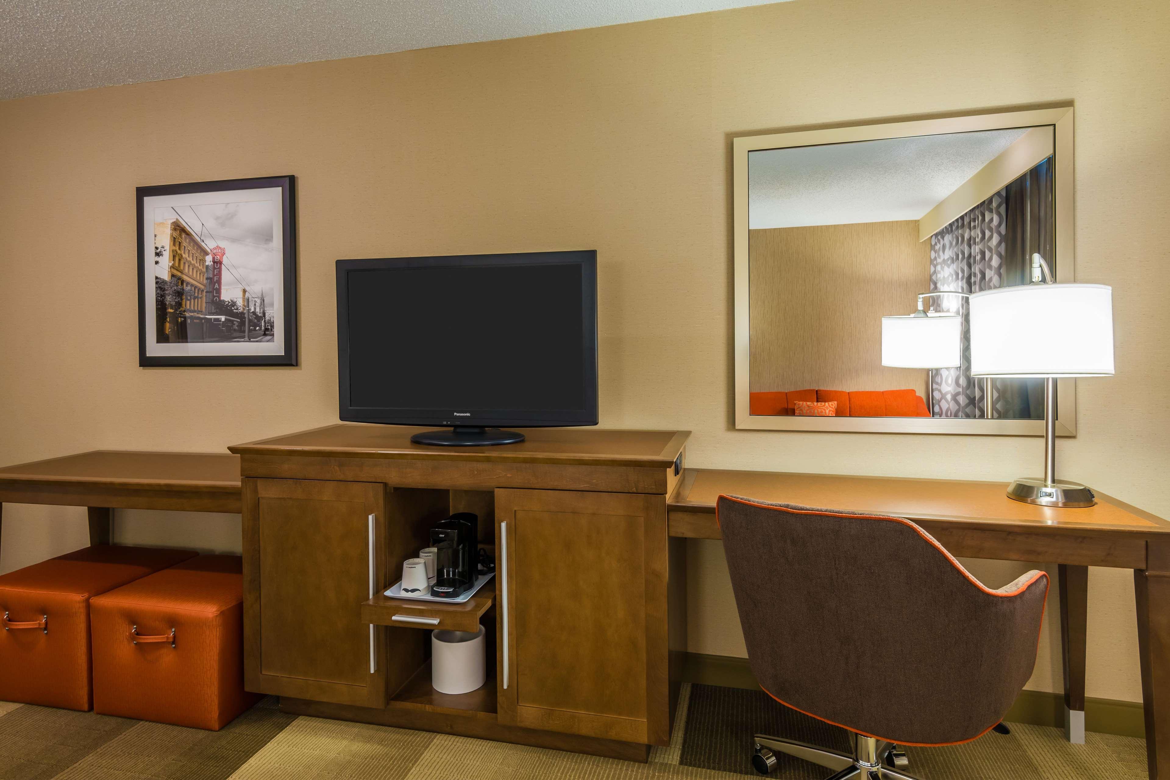 Hampton Inn Buffalo-Airport Galleria Mall Чиктовага Экстерьер фото