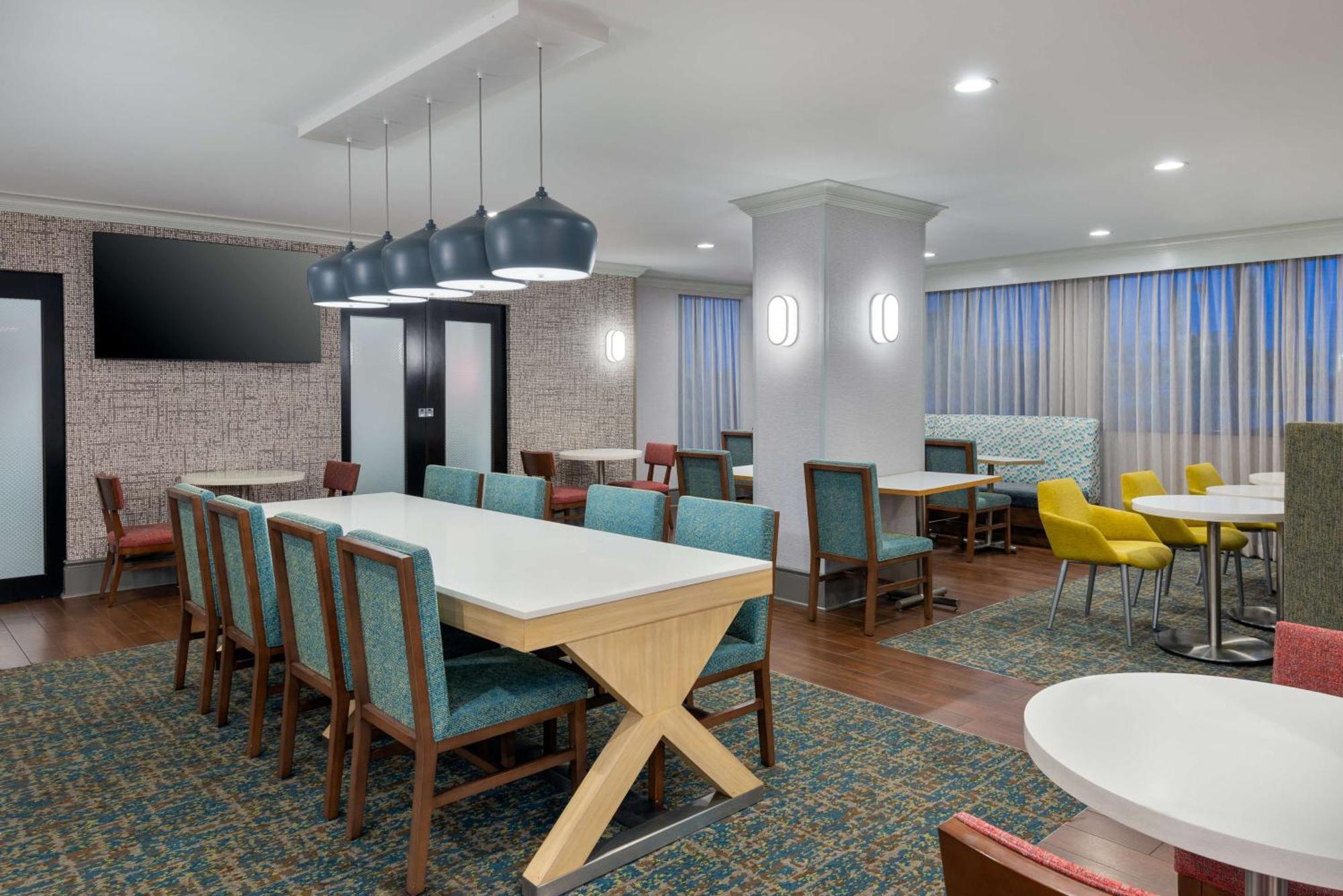 Hampton Inn Buffalo-Airport Galleria Mall Чиктовага Экстерьер фото
