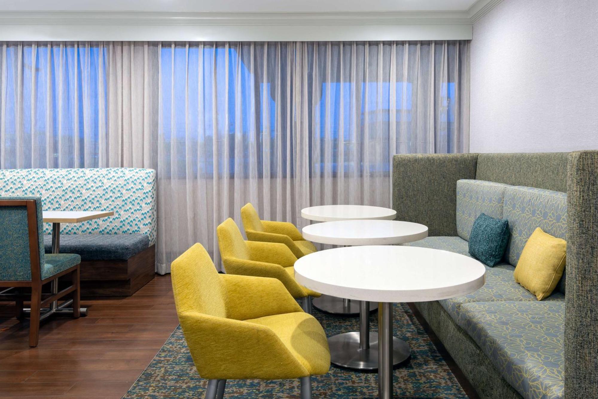 Hampton Inn Buffalo-Airport Galleria Mall Чиктовага Экстерьер фото