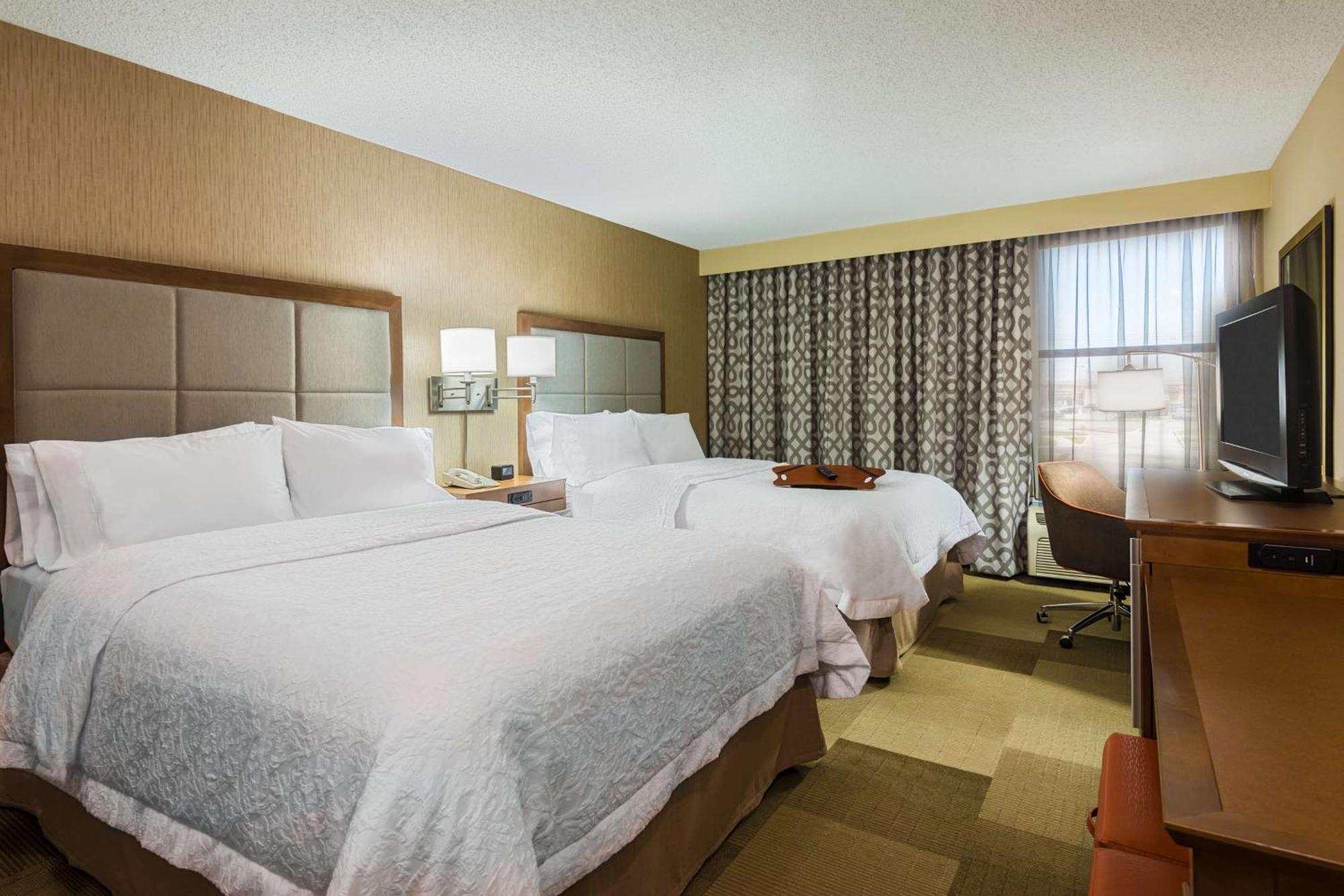 Hampton Inn Buffalo-Airport Galleria Mall Чиктовага Экстерьер фото