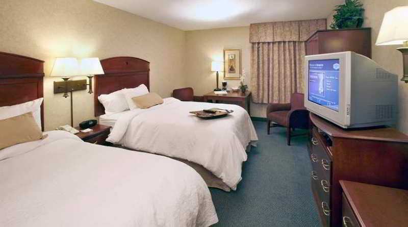 Hampton Inn Buffalo-Airport Galleria Mall Чиктовага Экстерьер фото