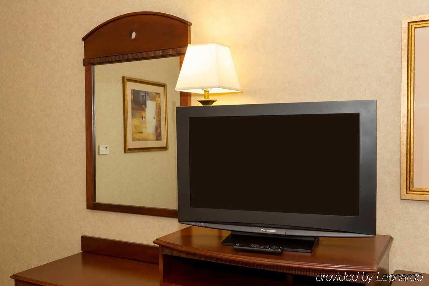 Hampton Inn Buffalo-Airport Galleria Mall Чиктовага Экстерьер фото