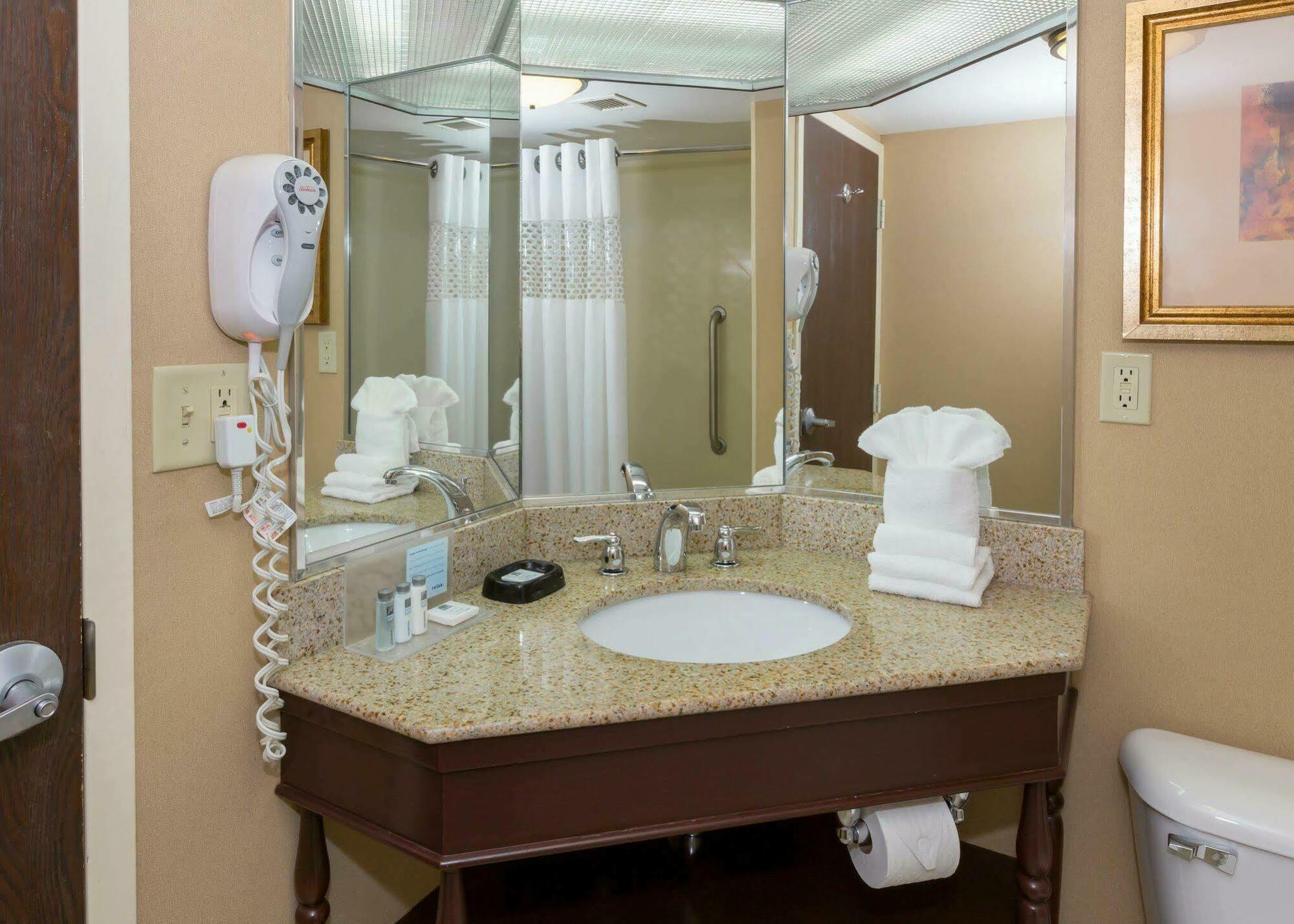 Hampton Inn Buffalo-Airport Galleria Mall Чиктовага Экстерьер фото